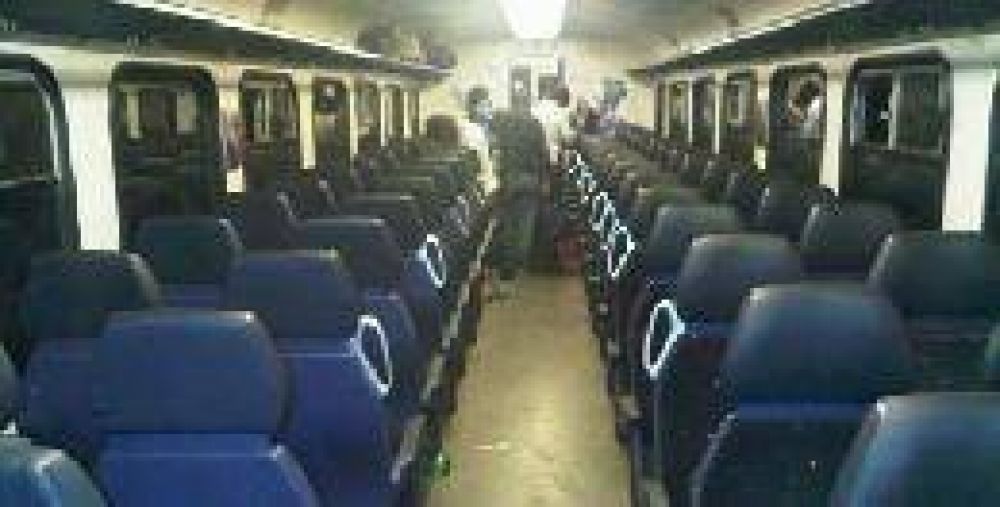 Almir�n se mostr� conforme con el nuevo servicio de trenes Misiones-Buenos Aires 