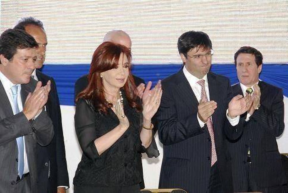 D�AZ P�REZ JUNTO A CRISTINA Y SCIOLI EN LA INAUGURACI�N DE UNA OFICINA DEL ANSES