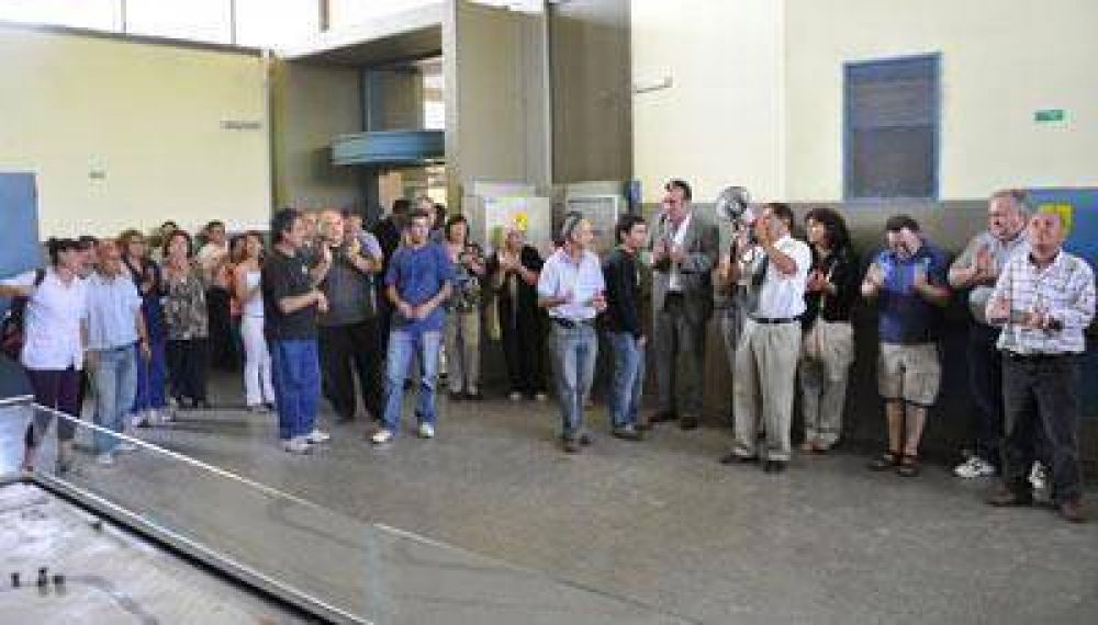 Bono navide�o: "Jorge nos dio un bonito", dicen en la Intersindical