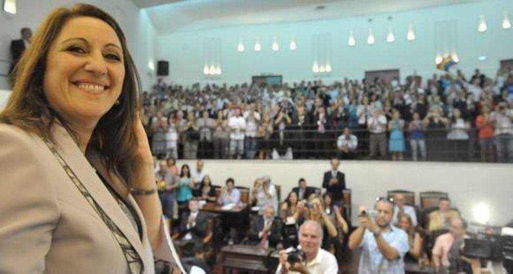 M�nica Fein neg� "un pacto" con el PRO para que no le revoquen los superpoderes