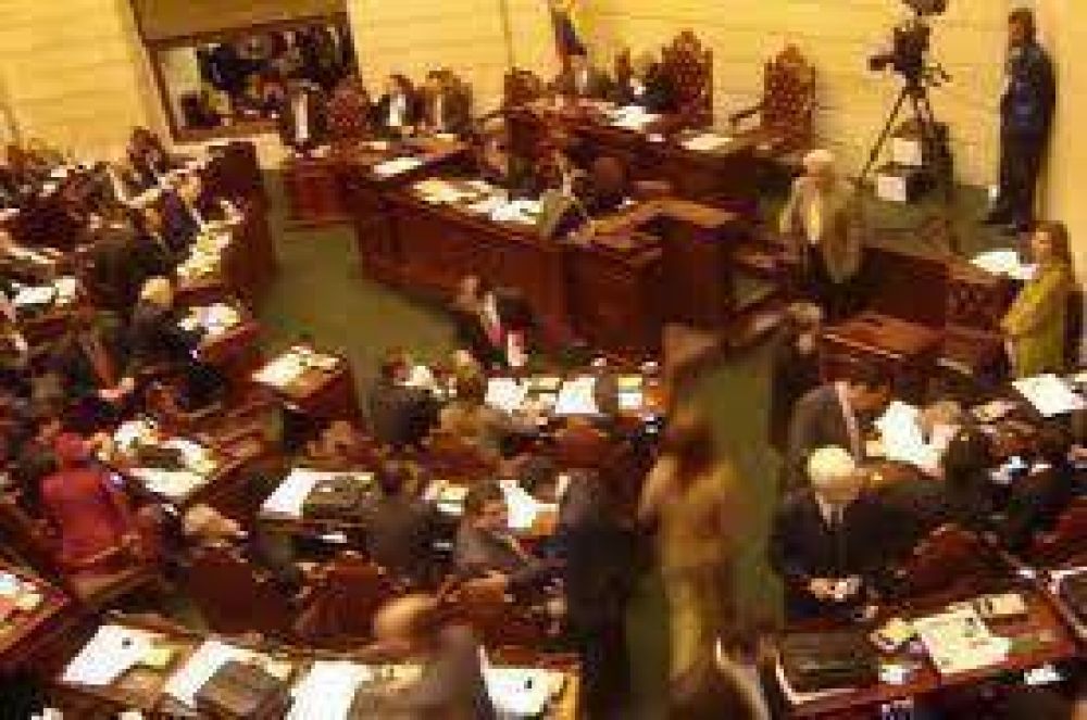 H�ctor Acu�a asumir� como diputado provincial en reemplazo de Ricardo Luj�n
