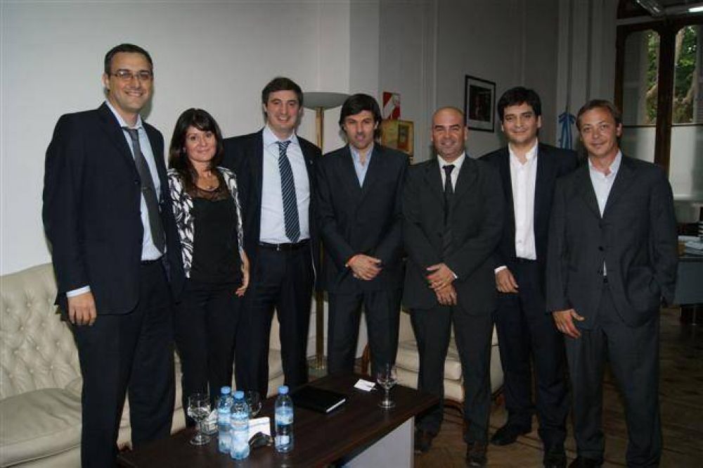LUJ�N - EL INTENDENTE LUCIANI MANTUVO UNA REUNI�N CON EL SECRETARIO DE TURISMO, LIC. IGNACIO CROTTO