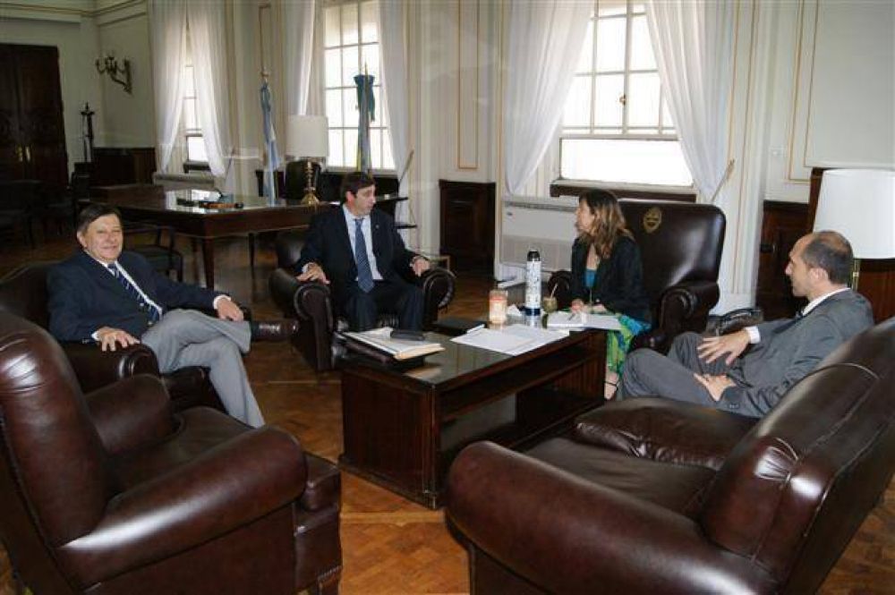 LUJ�N - EL INTENDENTE OSCAR LUCIANI Y LA MINISTRA DE ECONOMIA, LIC. BATAKIS