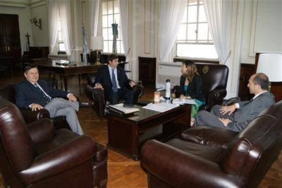 LUJ�N - EL INTENDENTE OSCAR LUCIANI Y LA MINISTRA DE ECONOMIA, LIC. BATAKIS