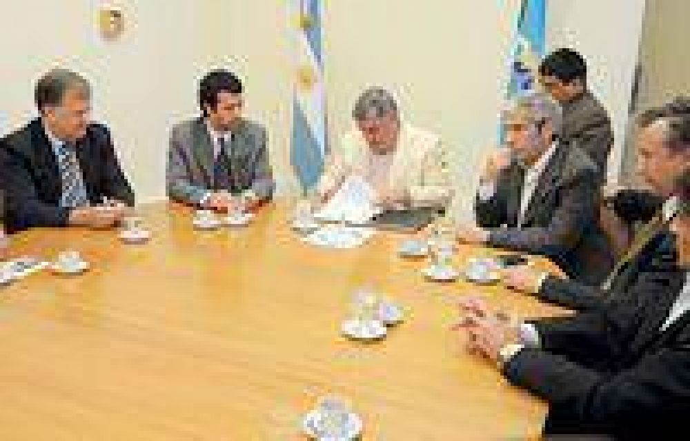  Das Neves anunci� m�s inversiones para el Centro C�vico de Rawson.