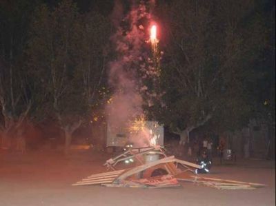 Ante un numeroso p�blico, explotaron un puesto trucho de pirotecnia en Godoy Cruz