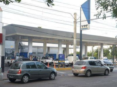 Pidieron "ser solidarios" con los estacioneros y no cargar combustibles las noches del 24 y 31
