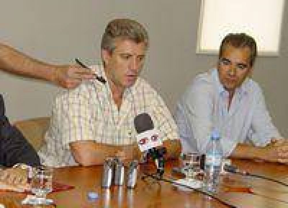  Conferencia de prensa conjunta de Eliceche con Garc�a Lorea y Leonardo Dom�nguez.