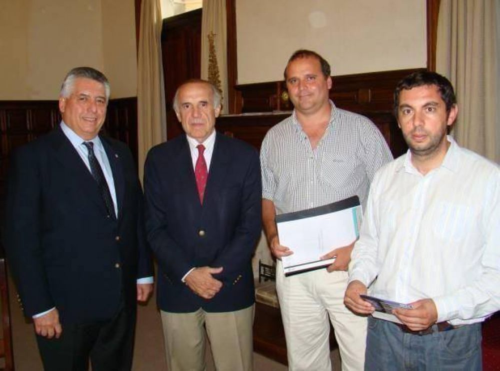 El intendente Ismael Passaglia se reuni� con el Director del IAS
