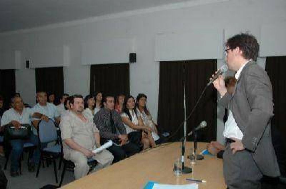 Luna explic� sus objetivos de gesti�n a directores de hospitales del interior