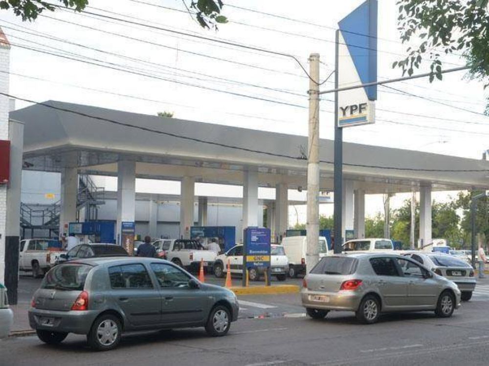 Pidieron "ser solidarios" y no cargar combustibles las noches del 24 y 31