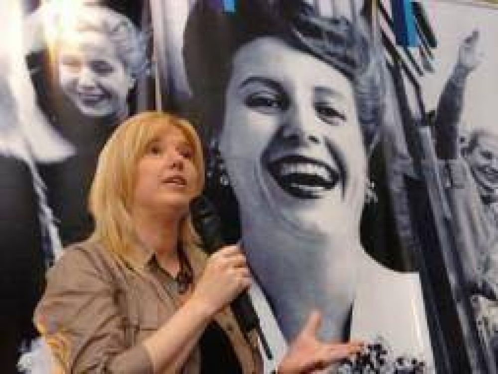 Primera actividad de Cristina �lvarez Rodr�guez como presidenta del PJ bonaerense