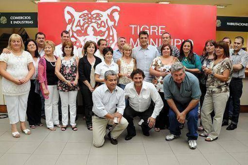 Massa distingui� a los trabajadores municipales con 25 a�os de servicio