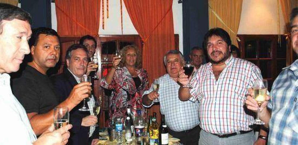 La Jefa Comunal Stella Giroldi particip� de la cena de fin de a�o de los Bomberos Voluntarios 