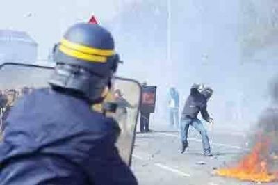 La Polic�a comenz� un paro por tiempo indeterminado