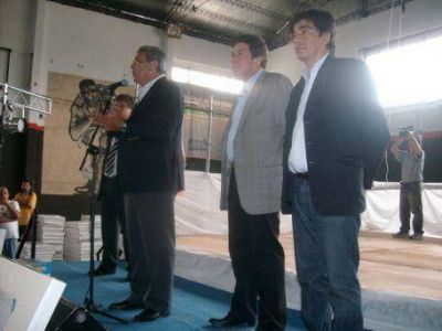 Gabriel Mariotto entreg� decodificadores para la TV Digital en Berisso