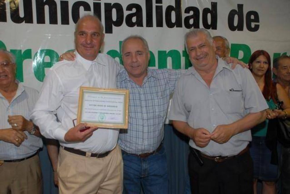 PTE. PER�N - Regueiro brind� con el personal municipal