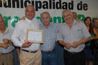 PTE. PER�N - Regueiro brind� con el personal municipal