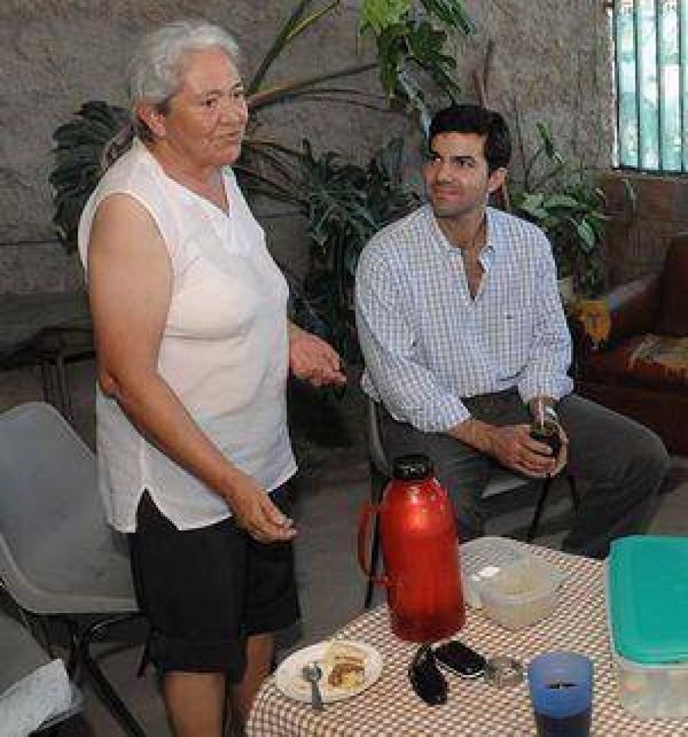 Urtubey visit� a vecinos de la zona Oeste. 