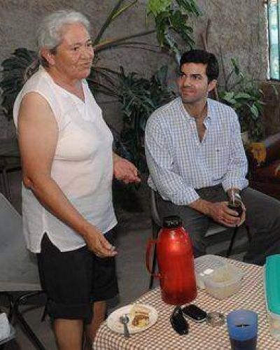 Urtubey visit� a vecinos de la zona Oeste. 