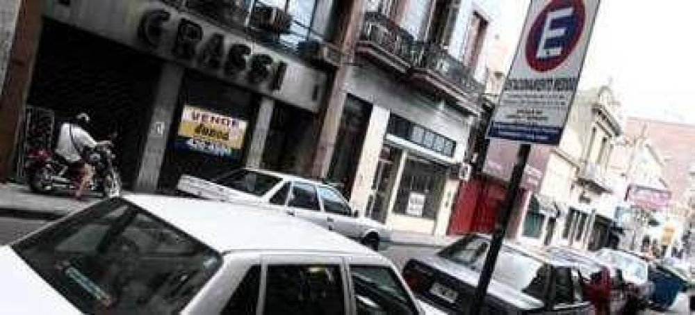 Una brigada de inspectores multar� a quienes estacionen en el centro 
