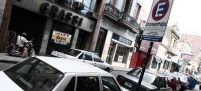 Una brigada de inspectores multar� a quienes estacionen en el centro 