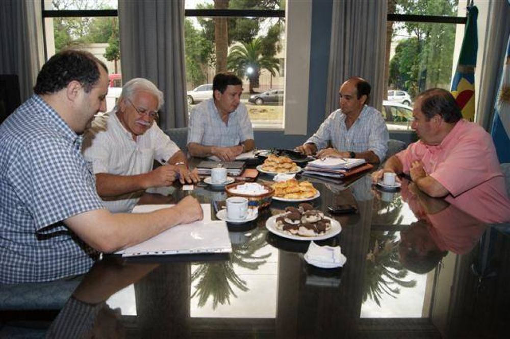 LUJ�N - REUNI�N CON REPRESENTANTES DE LA COOPERATIVA EL�CTRICA