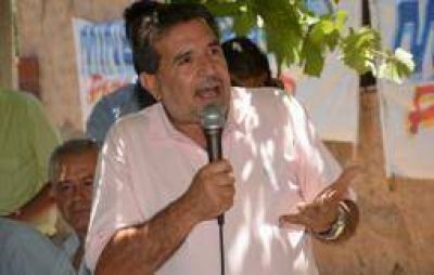 Beder: �La licencia minera al gobierno se la dio el voto popular�