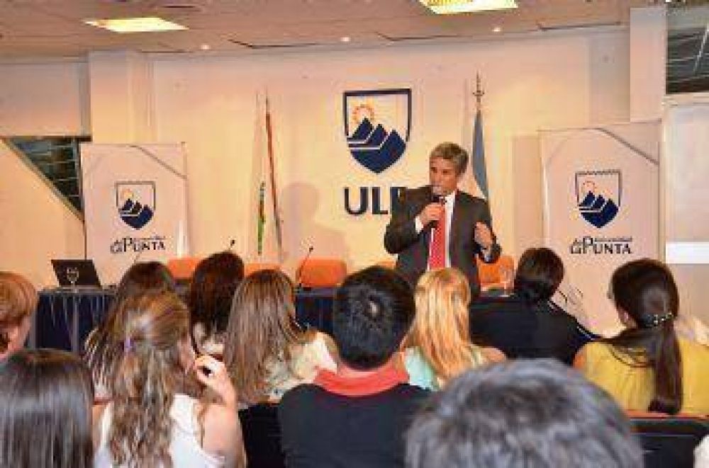 El gobernador Claudio Poggi visit� la Universidad de La Punta 