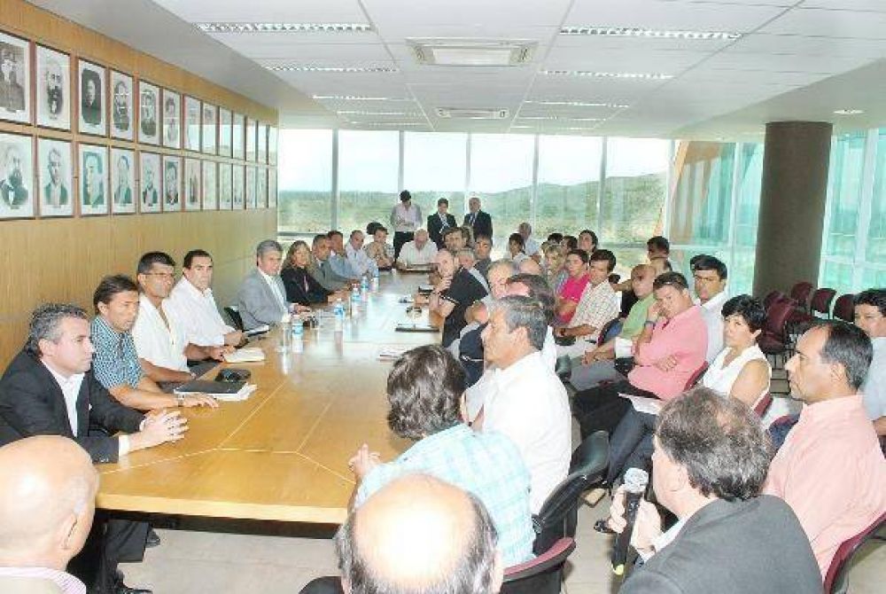 El Gobernador se reuni� con dirigentes de federaciones deportivas locales 