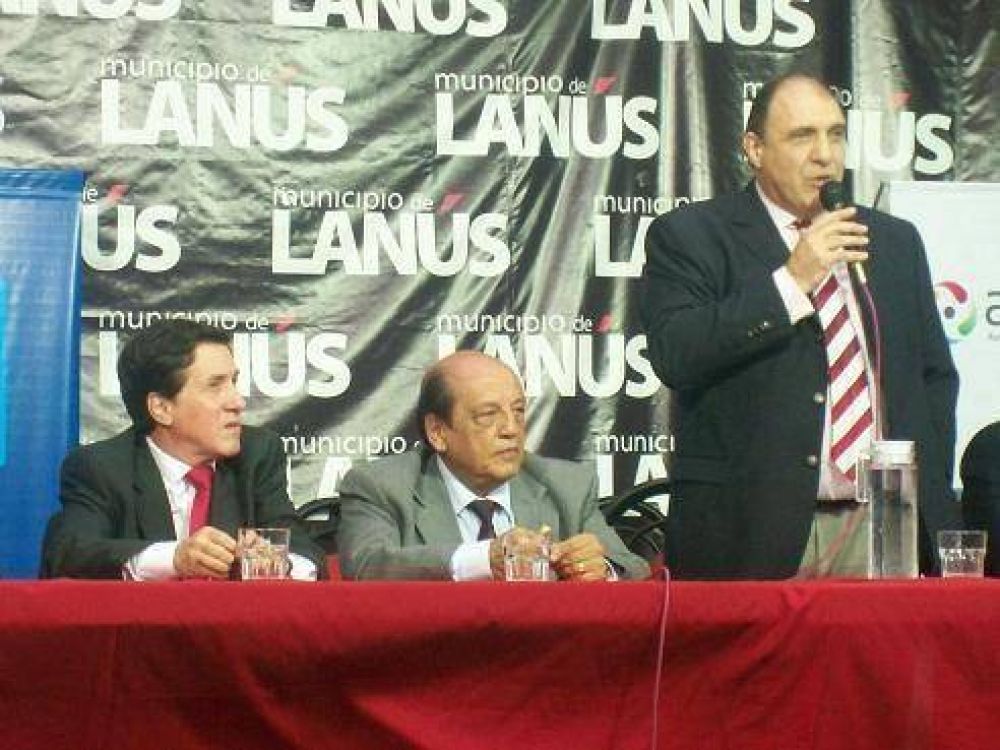 Lan�s: firman convenio con ACUMAR y AySA para obras h�dricas