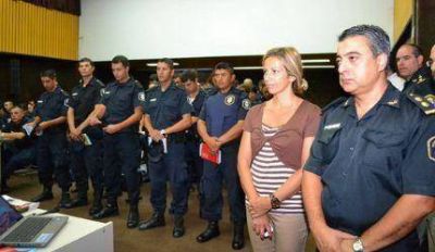 El EMTur capacita a polic�as en informaci�n tur�stica