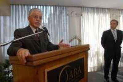 El Gobierno le pone pa�os fr�os a la puja salarial