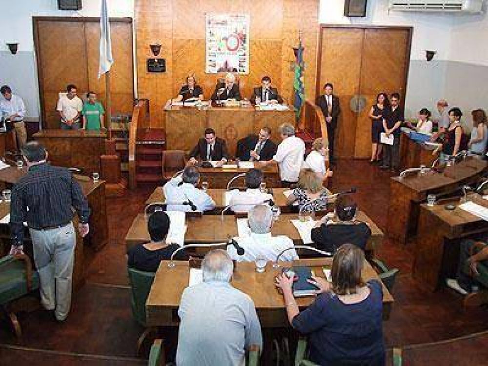 LOMAS: El Concejo de Lomas cerr� el a�o con una sesi�n tranquila
