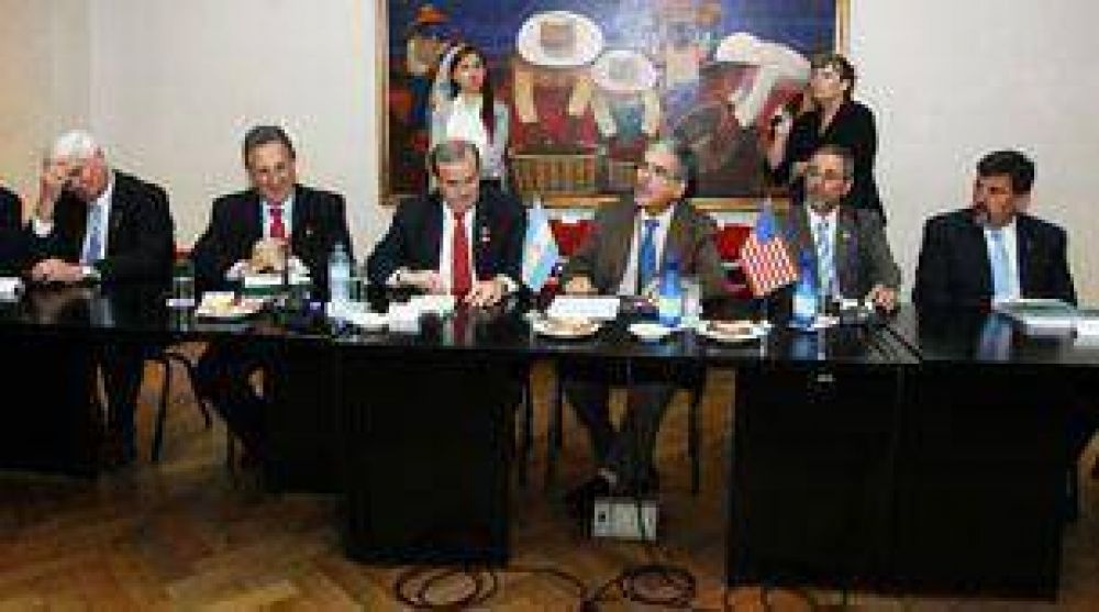 Tras reunirse con ministros, Wayne dijo que se inicia un nuevo cap�tulo en la relaci�n.