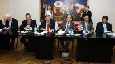 Tras reunirse con ministros, Wayne dijo que se inicia un nuevo cap�tulo en la relaci�n.