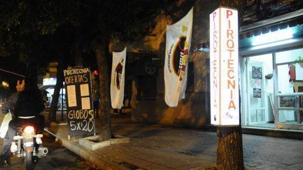 Globos: comerciantes dicen que habr�a que prohibirlos antes