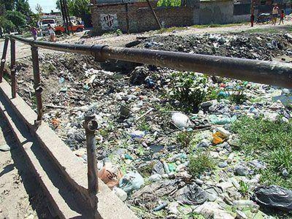 Aseguran que limpiar�n el arroyo Unamuno y colocar�n un conducto.