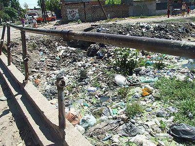 Aseguran que limpiar�n el arroyo Unamuno y colocar�n un conducto.