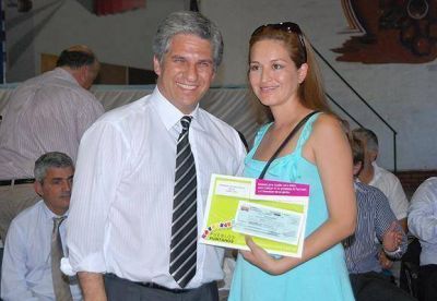 El Gobernador entreg� aportes de Pueblos Puntanos en el interior provincial