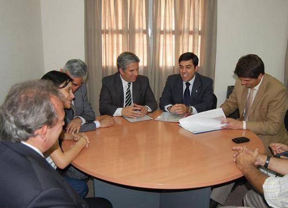 El Gobierno rubric� un convenio de colaboraci�n con Universidad Cat�lica de Cuyo
