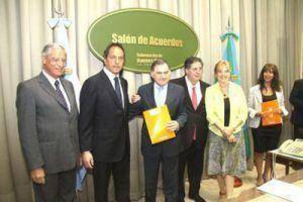 Subsidio Provincial De Medio Mill�n De Pesos Para La Salud Varelense