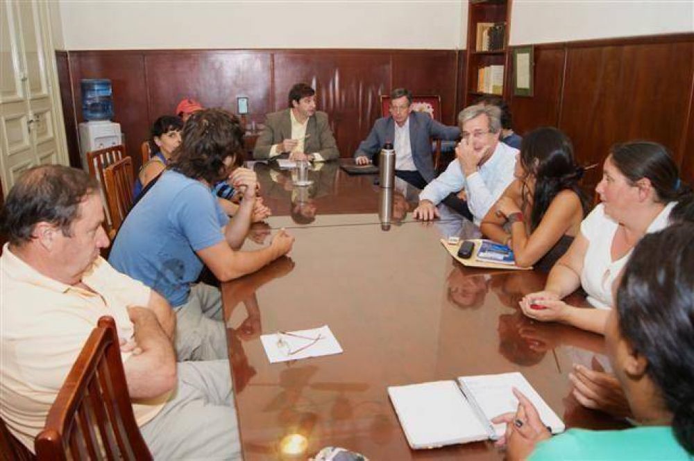 LUJ�N - EL DR. OSCAR LUCIANI RECIBI� A LOS REFERENTES LUJANENSES DEL MTC 