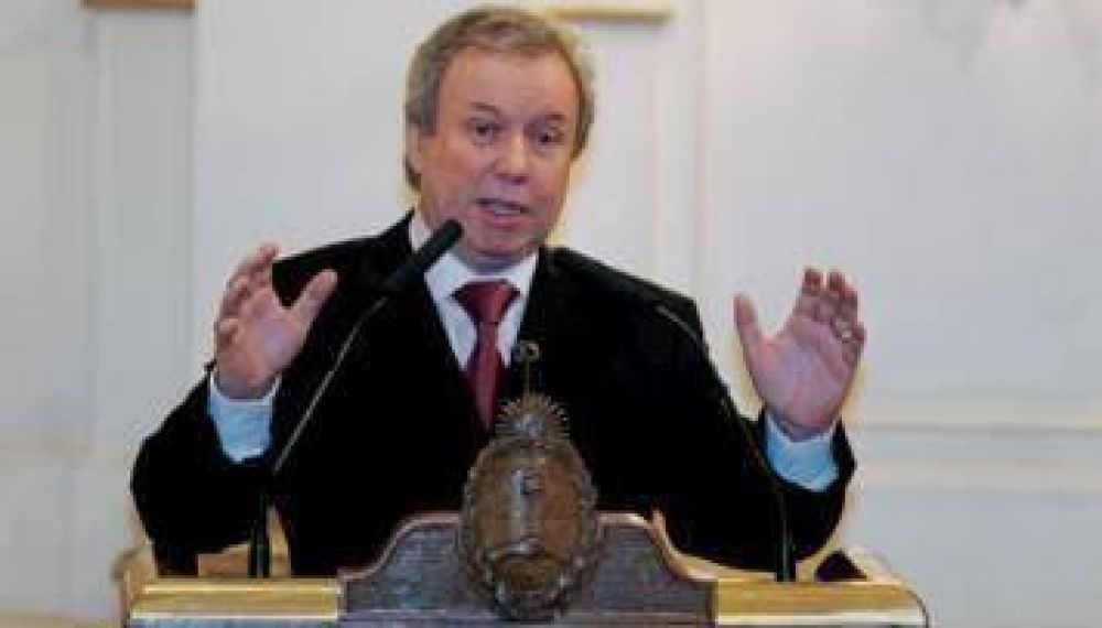 Santa Cruz: docentes denuncian "despilfarro tremendo"