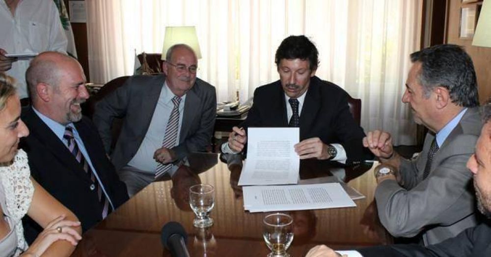 San Isidro firm� un convenio para trabajar sobre adiccione