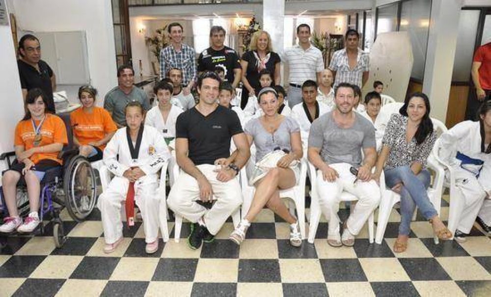 Deportistas locales visitaron y agasajaron a la Intendente Municipal Stella Giroldi