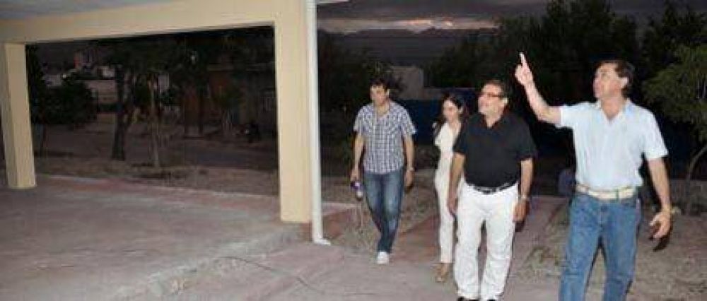 El gobernador visit� obras en iglesia San Jos� de Cochangasta