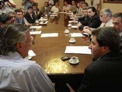 No habr� ayuda oficial para cubrir cargos en municipios