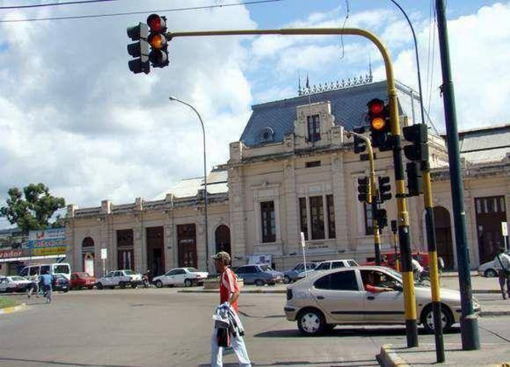 Desde el lunes se reprograman los sem�foros de la esquina de la 