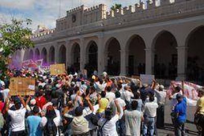 Sancionan a polic�as en paro
